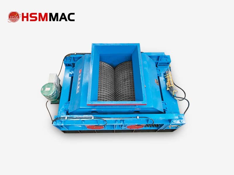 Concrete Crusher Selects Double-Tooth Roller Crusher