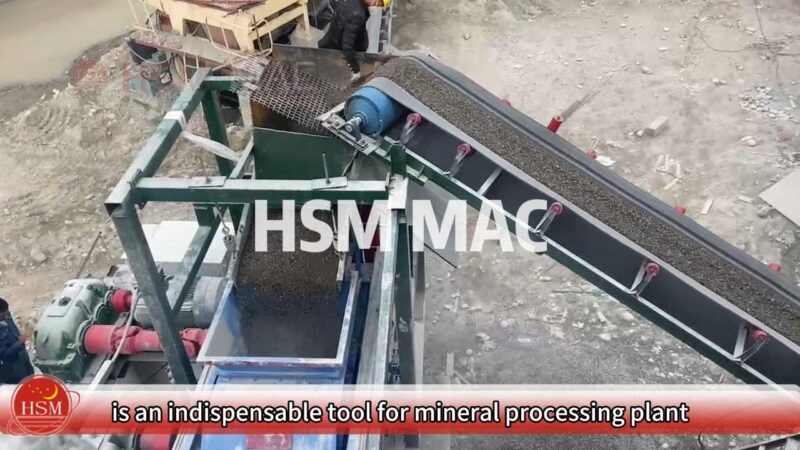Double-roll sand making machine crushing materials at customer's site. Double-roll sand making machine crushing materials at customer's site.