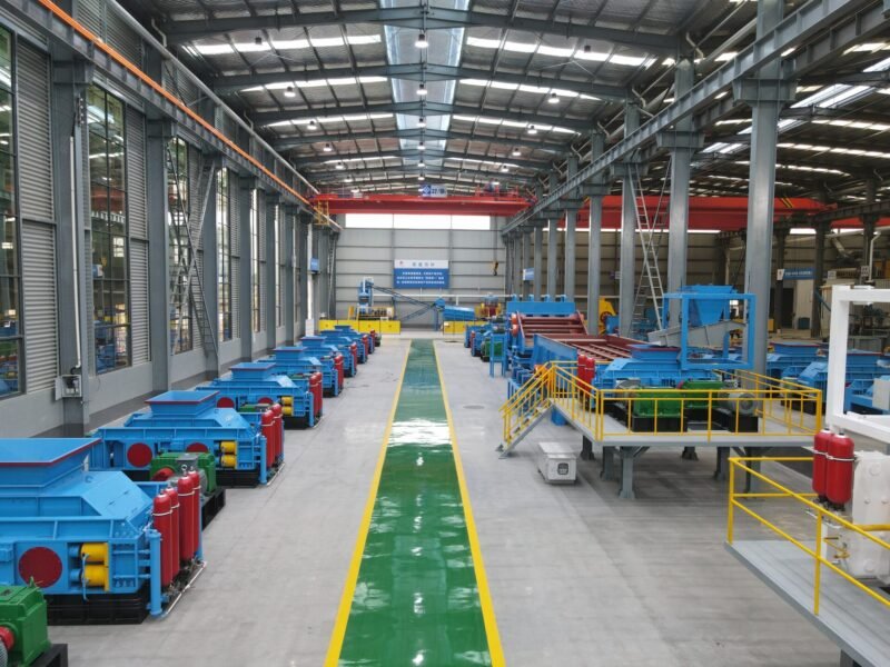 HSM hydraulic roller crusher for sand making