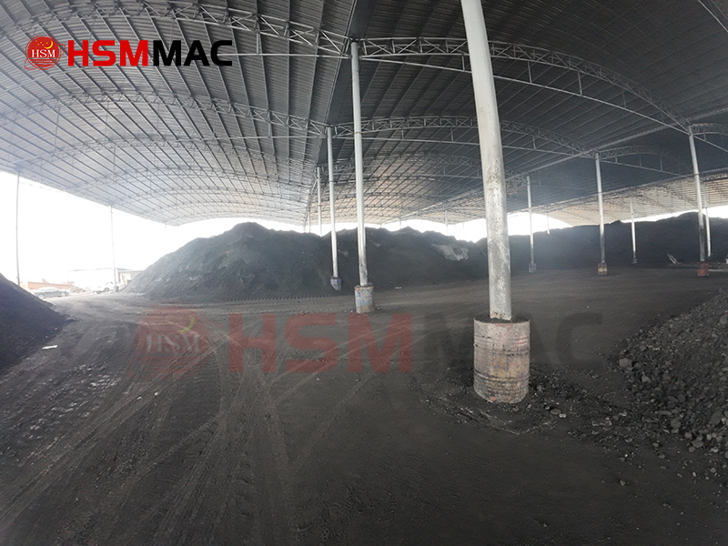 Coal gangue to be crushed by double roll crusher