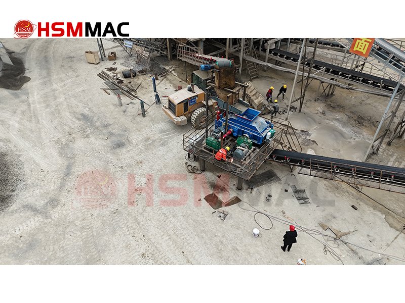 Large Double Roller Crusher Operating On-Site Large Double Roller Crusher Operating On-Site