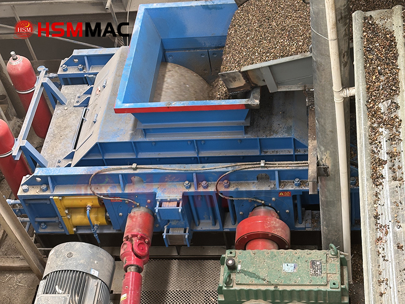 Wear-resistant alloy composite roller shells and automated hydraulic gap adjustment panel.