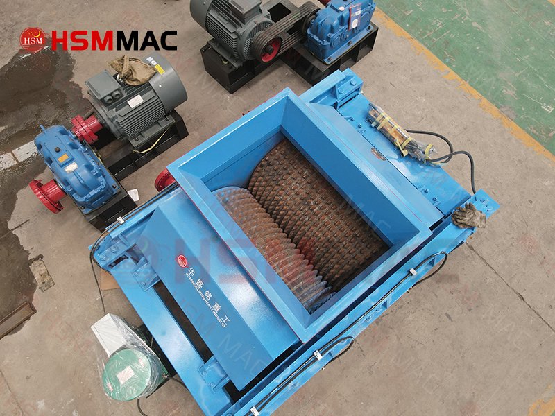 Breaking the Clogging Barrier: How HSM’s New Hydraulic Double Tooth Roller Crusher Redefines “Sticky” Material Processing