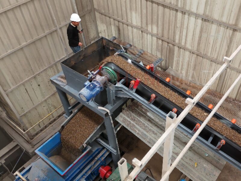 Roll sand maker crushing pebbles on site Roll sand maker crushing pebbles on site